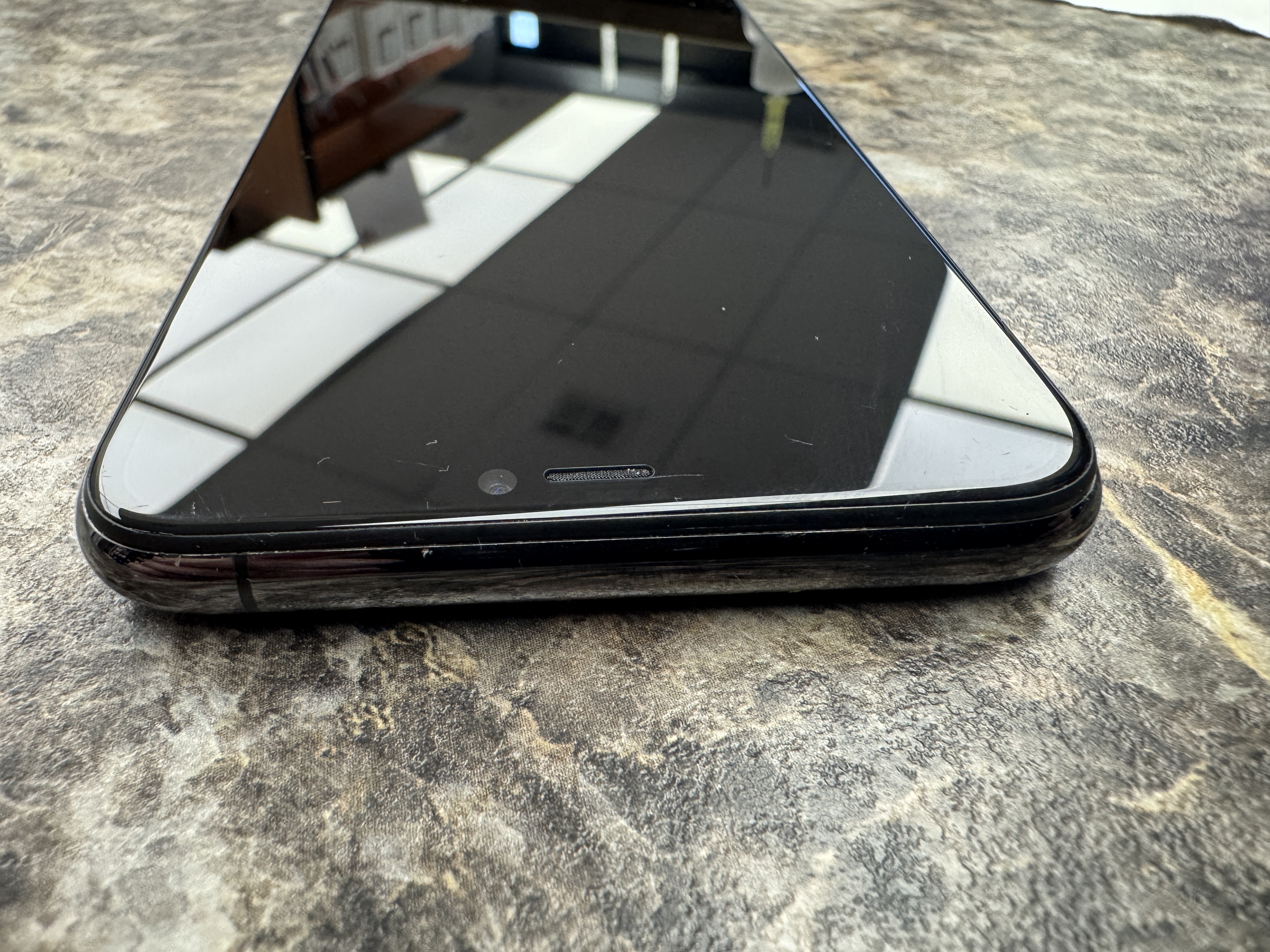 Apple iPhone 11 Pro Max 512GB Space Gray AT&T — renewed Apple for sale at ReliveGear — photo 4