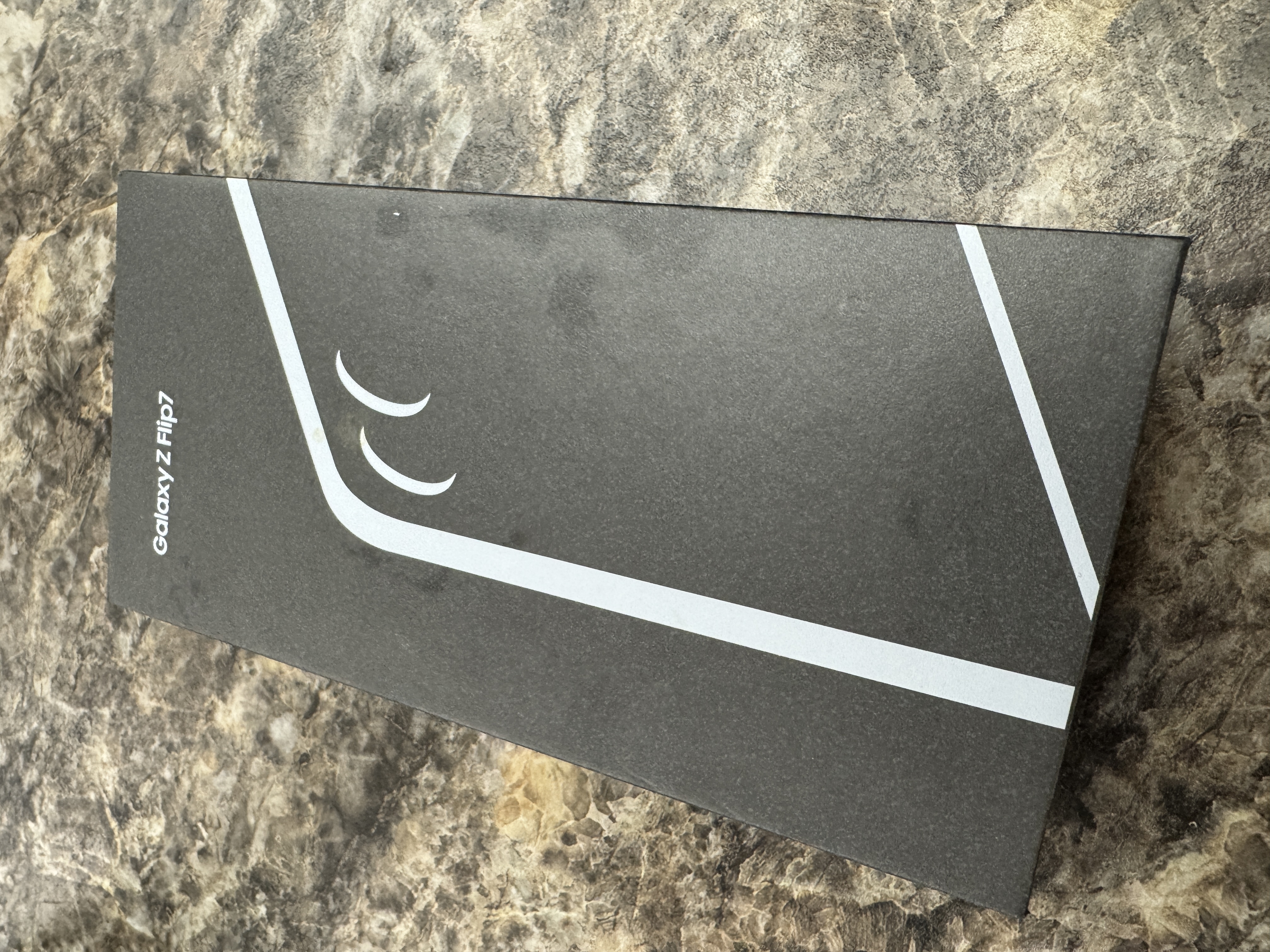 Samsung Galaxy Z Flip 7 256GB Red Unlocked — renewed Samsung for sale at ReliveGear — photo 4