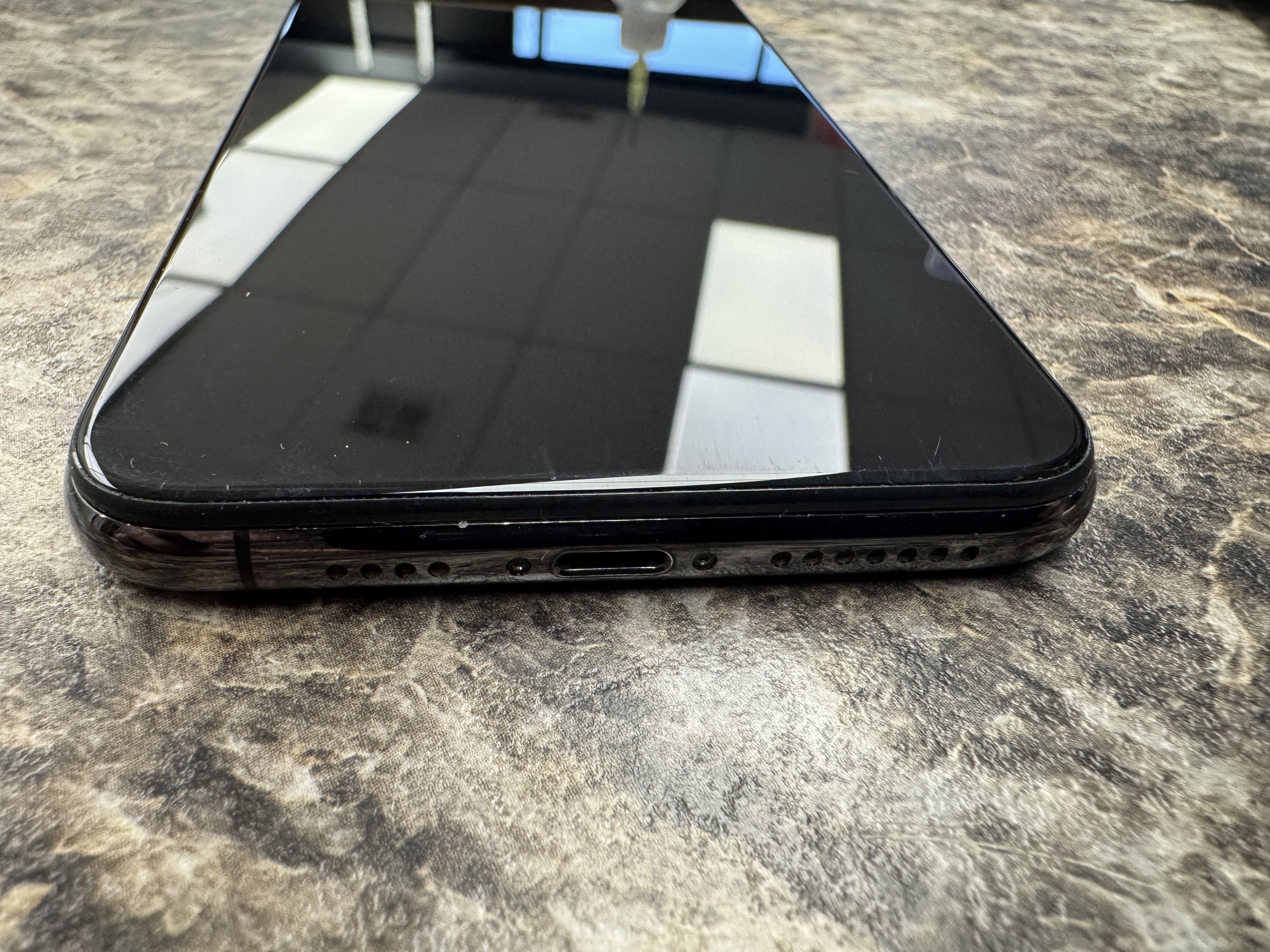 Apple iPhone 11 Pro Max 512GB Space Gray AT&T — renewed Apple for sale at ReliveGear — photo 3