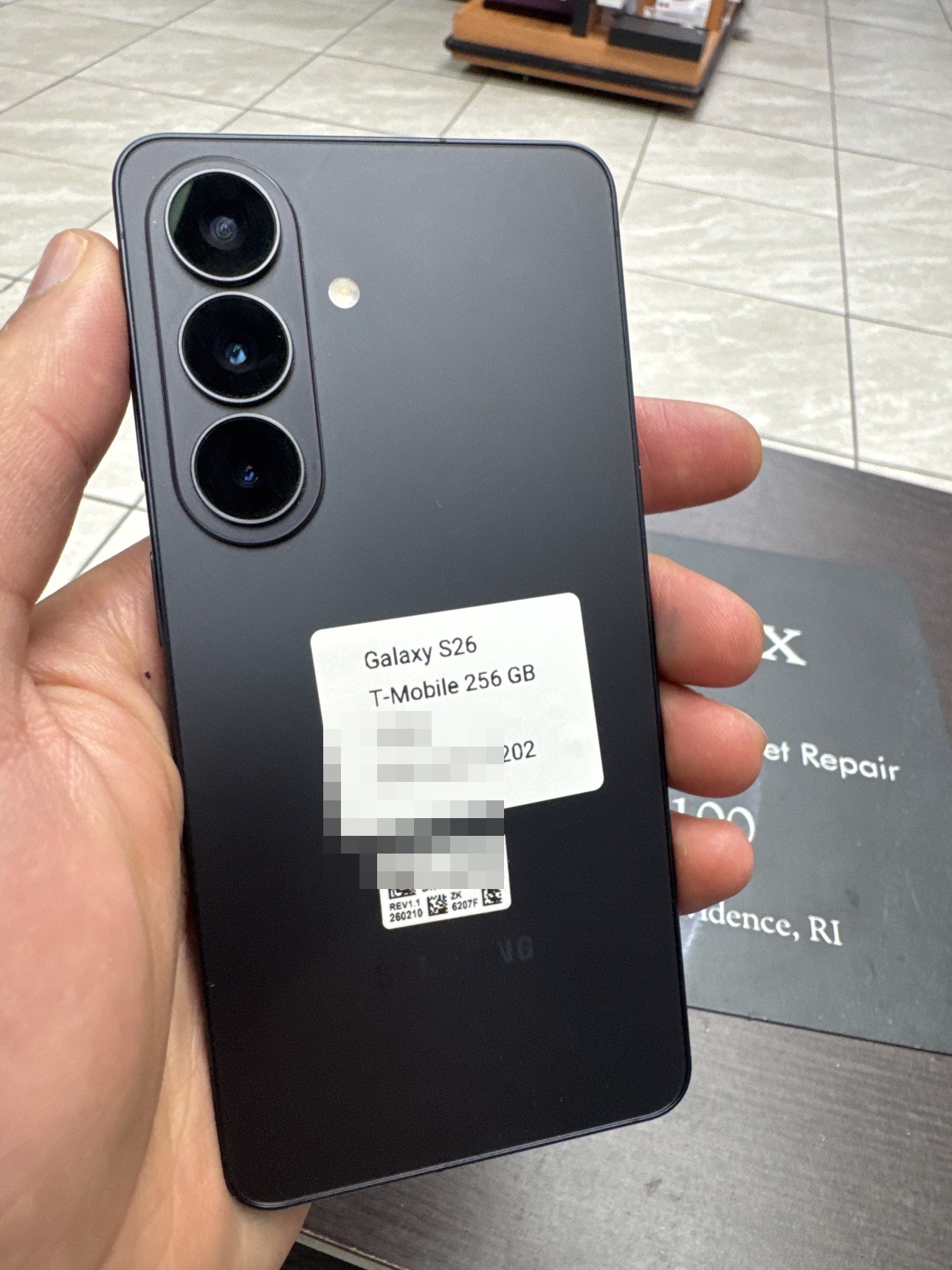 Samsung Galaxy S26 256GB Black T-Mobile — renewed Samsung for sale at ReliveGear — photo 3