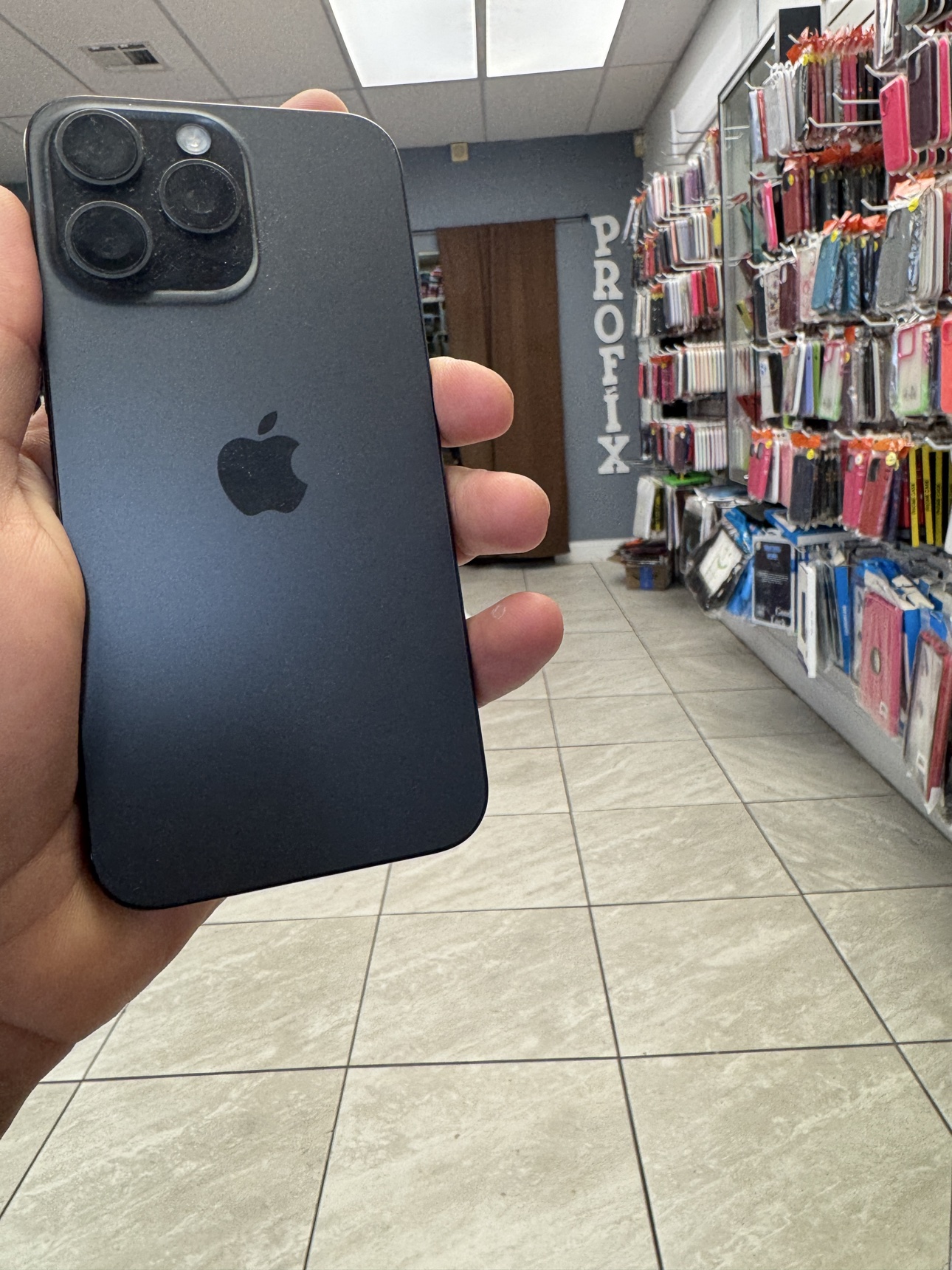 Apple iPhone 15 Pro Max 256GB Black Titanium Unlocked — renewed Apple for sale at ReliveGear — photo 4